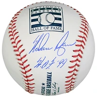 Baseball avec logo du Temple de la renommée autographié par Nolan Ryan des Texas Rangers avec inscription « HOF 99 »