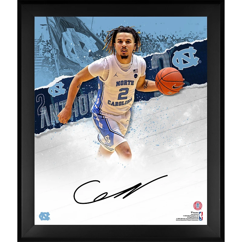 Photo encadrée et autographiée de Cole Anthony, joueur des Tar Heels de Caroline du Nord, en train de dribbler (51 x 61 cm).