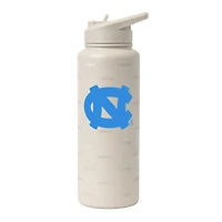 Bouteille de 1 litre (34 oz) Logo Brands North Carolina Tar Heels Sand Ghost Quencher