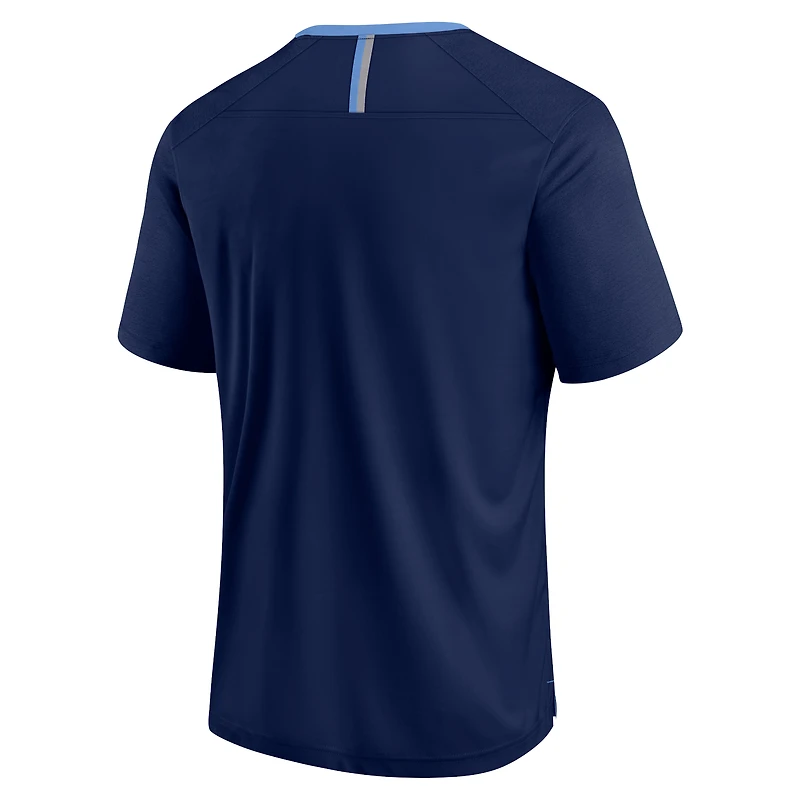 T-shirt Fanatics bleu marine pour homme, motif Defender Fade Slant des Tar Heels de Caroline du Nord