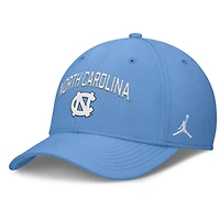 Casquette Jordan Brand Carolina Blue pour homme des Tar Heels de Caroline du Nord 2025 On-Field Rise Performance Flex