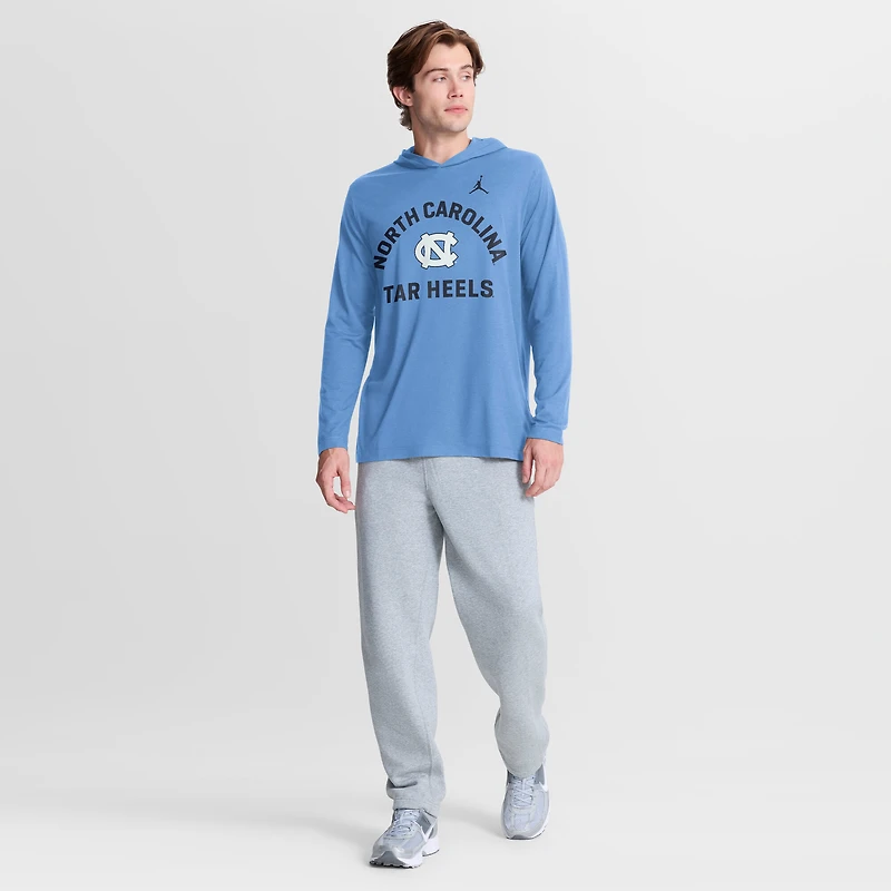 T-shirt à capuche manches longues Jordan Brand Carolina Blue North Tar Heels Primetime Arch Tri-Blend Dri-FIT pour homme