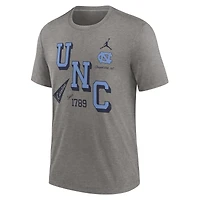 T-shirt à trois mélanges Jordan Brand pour hommes, gris chiné, North Carolina Tar Heels Blitz Roll Call