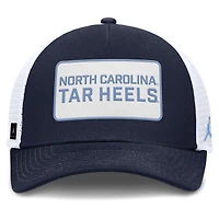 Casquette ajustable Jordan Brand pour homme, bleu marine/blanc, des Tar Heels de Caroline du Nord 2025, avec patch Rise Patch.