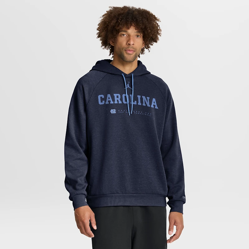 Sweat à capuche Jordan Brand bleu marine pour homme, North Carolina Tar Heels 2025 Courtside Basketball Practice Raglan Dri-FIT