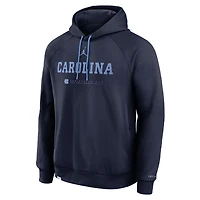 Sweat à capuche Jordan Brand bleu marine pour homme, North Carolina Tar Heels 2025 Courtside Basketball Practice Raglan Dri-FIT