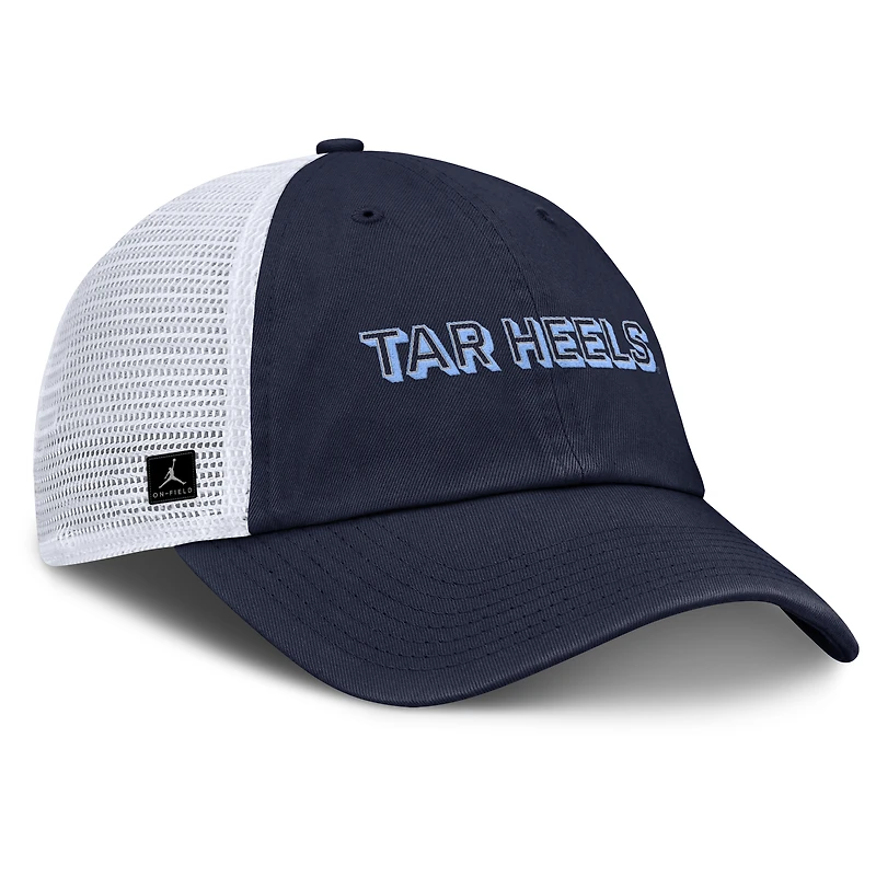 Casquette ajustable Jordan Brand bleu marine pour homme, édition 2025 des Tar Heels de Caroline du Nord, sur le terrain
