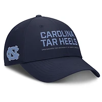 Casquette ajustable Jordan Brand bleu marine pour homme des Tar Heels de Caroline du Nord 2025 On-Field Gameday Club