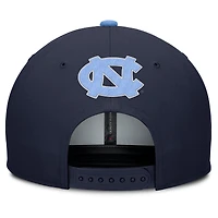 Casquette ajustable Jordan Brand bleu marine pour homme des Tar Heels de Caroline du Nord 2025 On-Field Pro Performance