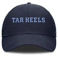 Casquette ajustable Jordan Brand bleu marine pour homme, édition 2025 des Tar Heels de Caroline du Nord.