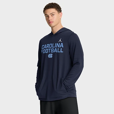 T-shirt à capuche et manches longues Jordan Brand bleu marine pour homme, édition 2025 des Tar Heels de Caroline du Nord.