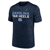 T-shirt Jordan Brand bleu marine pour homme, équipe des Tar Heels de Caroline du Nord, Campus Center Stack, Velocity Performance