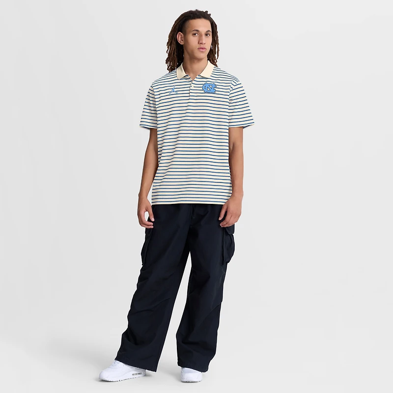 Polo Dri-FIT rayé à logo principal Jordan Brand Tan/Carolina Blue pour homme des Tar Heels de Caroline du Nord