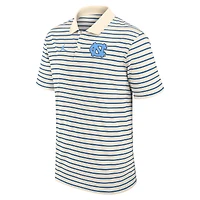 Polo Dri-FIT rayé à logo principal Jordan Brand Tan/Carolina Blue pour homme des Tar Heels de Caroline du Nord