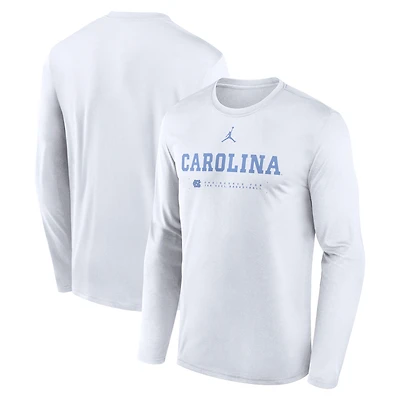 T-shirt à manches longues Jordan Brand blanc pour homme, édition 2025 des North Carolina Tar Heels, motif Courtside Basketball Shootaround Legend Dri-FIT