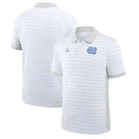 Polo Jordan Brand blanc pour homme, équipe des Tar Heels de Caroline du Nord, début saison 2025, avec rayures Victory Sideline Dri-FIT