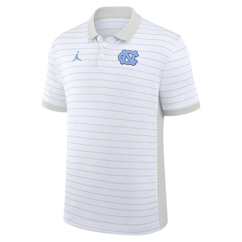 Polo Jordan Brand blanc pour homme, équipe des Tar Heels de Caroline du Nord, début saison 2025, avec rayures Victory Sideline Dri-FIT