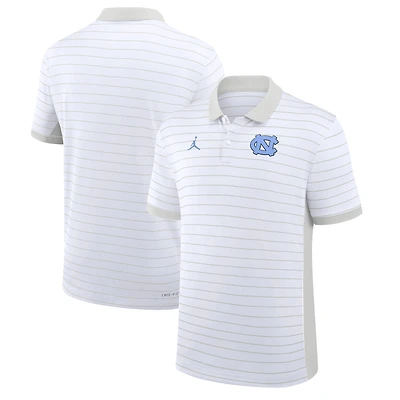 Polo Jordan Brand blanc pour homme, équipe des Tar Heels de Caroline du Nord, début saison 2025, avec rayures Victory Sideline Dri-FIT