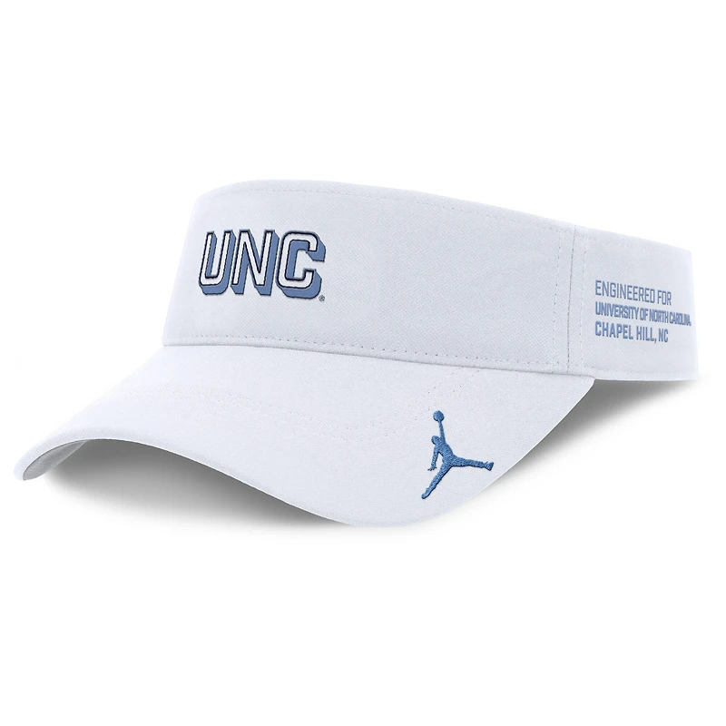 Casquette Jordan Brand blanche pour homme, modèle North Carolina Tar Heels 2025, avec visière ajustable.