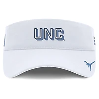 Casquette Jordan Brand blanche pour homme, modèle North Carolina Tar Heels 2025, avec visière ajustable.