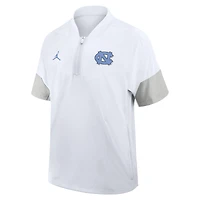 Veste de coach Jordan Brand blanche North Carolina Tar Heels 2025 Sideline à manches courtes et fermeture éclair au quart Dri-FIT pour homme