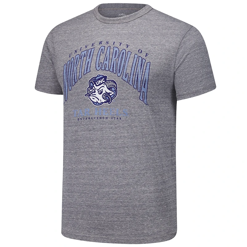 T-shirt à trois bandes Victory Falls Tall Arch 2.0 des Tar Heels de Caroline du Nord pour hommes, gris chiné, vêtements universitaires