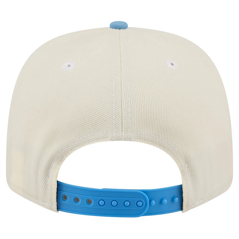 Casquette ajustable New Era blanche/bleu Caroline pour homme, modèle 9SEVENTY, commémorant le 250e anniversaire des Tar Heels de Caroline du Nord.