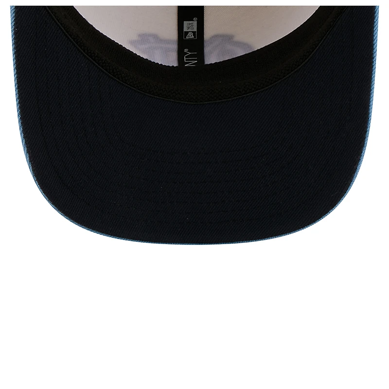 Casquette ajustable New Era blanche/bleu Caroline pour homme, modèle 9SEVENTY, commémorant le 250e anniversaire des Tar Heels de Caroline du Nord.