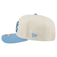 Casquette ajustable New Era blanche/bleu Caroline pour homme, modèle 9SEVENTY, commémorant le 250e anniversaire des Tar Heels de Caroline du Nord.