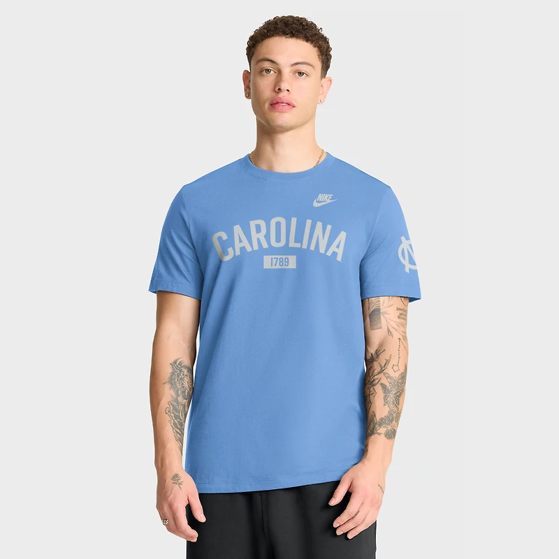 T-shirt Nike Carolina Blue Legacy Arch pour homme des North Tar Heels