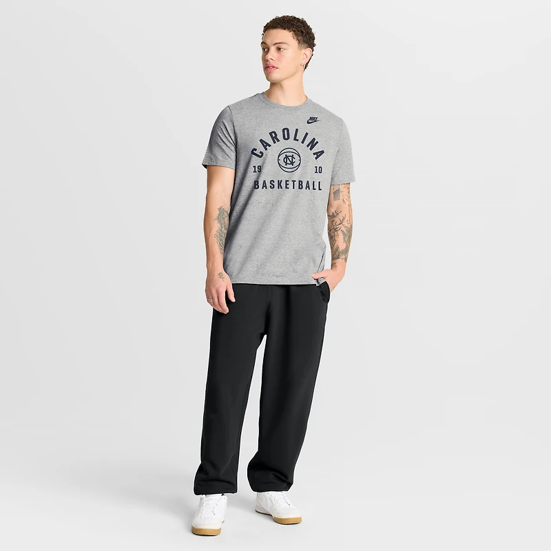 T-shirt Nike Legacy Arch pour homme, gris chiné, North Carolina Tar Heels Basketball