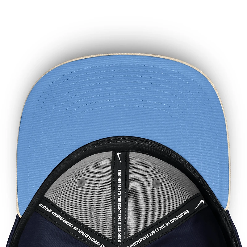 Casquette Nike Pro Legacy Script Snapback bleu marine/crème pour homme des Tar Heels de Caroline du Nord