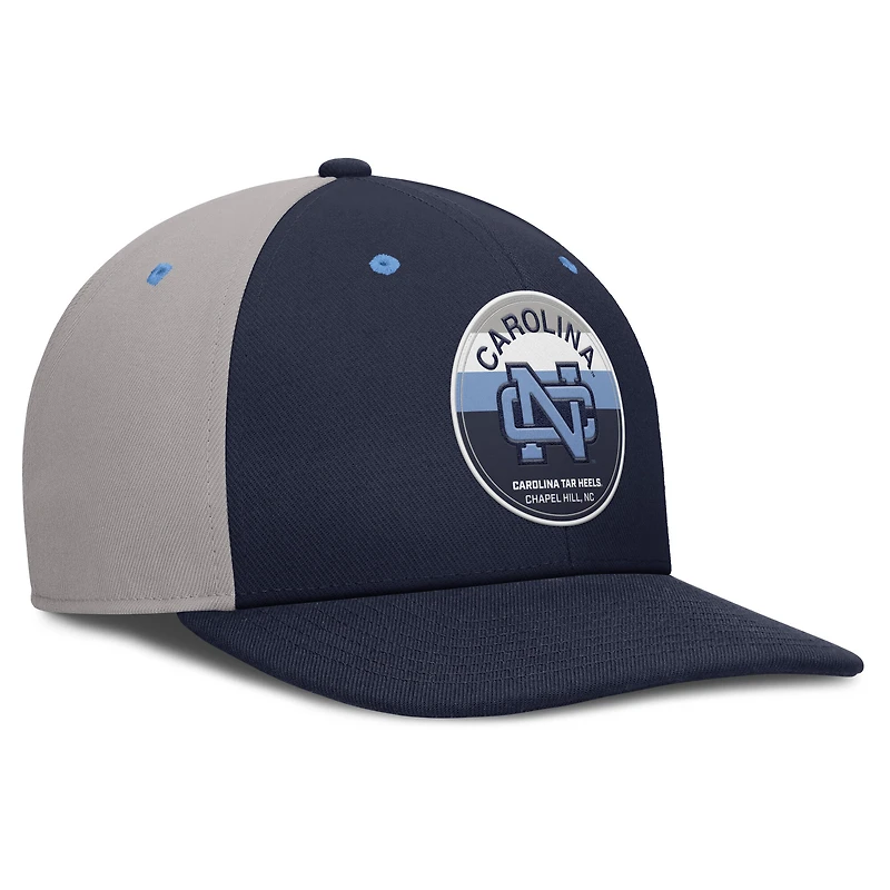 Casquette Nike Prep Pro Performance Snapback bleu marine/gris pour homme des Tar Heels de Caroline du Nord