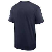T-shirt Nike bleu marine pour homme des Tar Heels de Caroline du Nord, coupe raglan et performance.