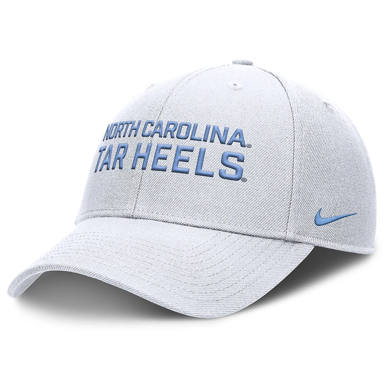 Casquette ajustable Nike blanche pour homme North Carolina Tar Heels 2025 Sideline Rise Practice