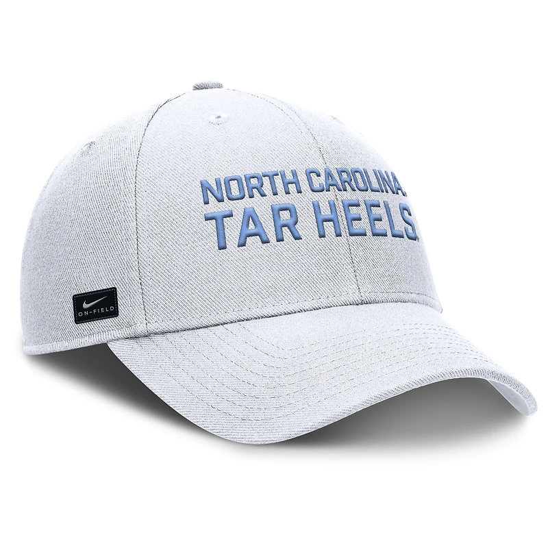 Casquette ajustable Nike blanche pour homme North Carolina Tar Heels 2025 Sideline Rise Practice