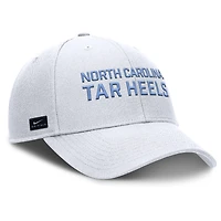 Casquette ajustable Nike blanche pour homme North Carolina Tar Heels 2025 Sideline Rise Practice