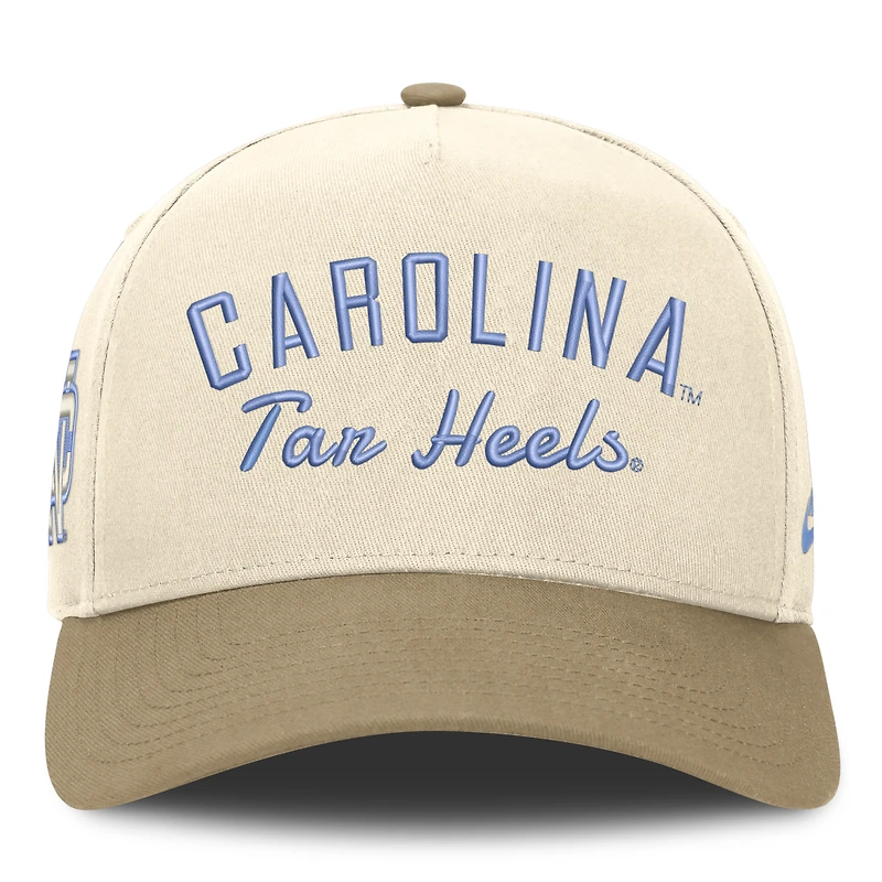 Casquette unisexe Nike Legacy Rise ajustable, couleur naturelle/beige, North Carolina Tar Heels.