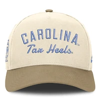 Casquette unisexe Nike Legacy Rise ajustable, couleur naturelle/beige, North Carolina Tar Heels.