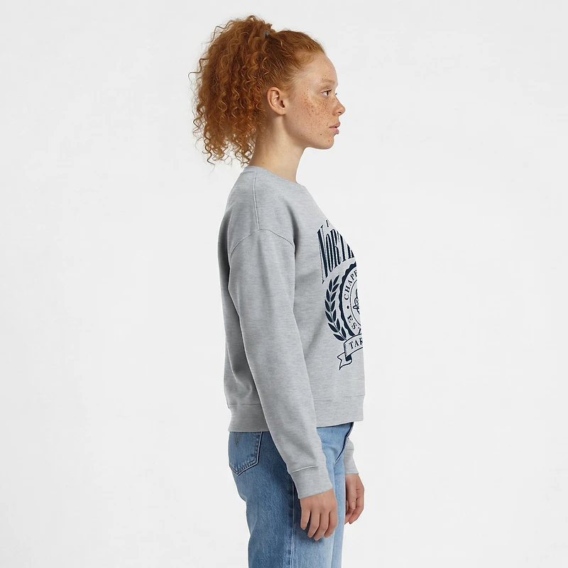 Sweat-shirt à col rond Powerblend gris chiné pour femme, modèle Champion, avec écusson académique des Tar Heels de Caroline du Nord.
