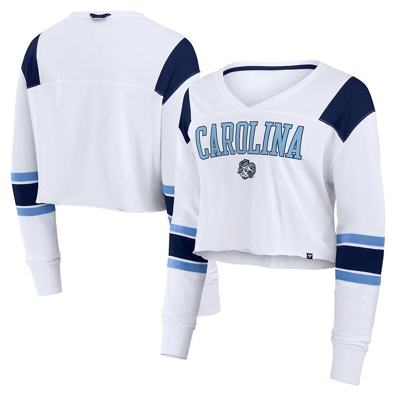 Haut court à manches longues et col en V pour femme Fanatics White North Carolina Tar Heels Training Camp
