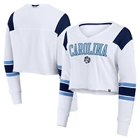 Haut court à manches longues et col en V pour femme Fanatics White North Carolina Tar Heels Training Camp