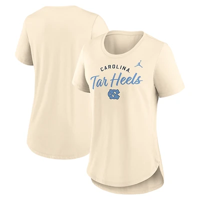 T-shirt tri-blend marron Jordan Brand pour femme avec logo script des Tar Heels de Caroline du Nord