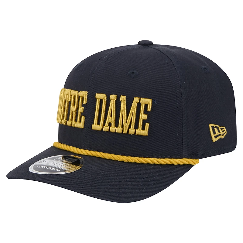 Casquette ajustable extensible à boutons-pression New Era bleu marine Notre Dame Fighting Irish 9SEVENTY pour homme