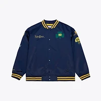 Veste Mitchell & Ness pour homme, bleu marine, Notre Dame Fighting Irish, à double pochette, en satin léger et boutons-pression.