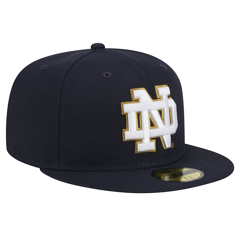 Casquette ajustée Evergreen 59FIFTY pour homme New Era bleu marine Notre Dame Fighting Irish