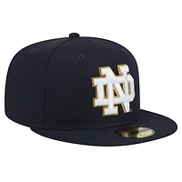 Casquette ajustée Evergreen 59FIFTY pour homme New Era bleu marine Notre Dame Fighting Irish