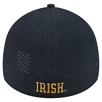 Casquette New Era 39THIRTY Flex bleu marine pour homme, motif Notre Dame Fighting Irish Rope