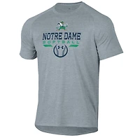 T-shirt Under Armour gris à manches raglan pour homme, motif icône de softball Notre Dame Fighting Irish