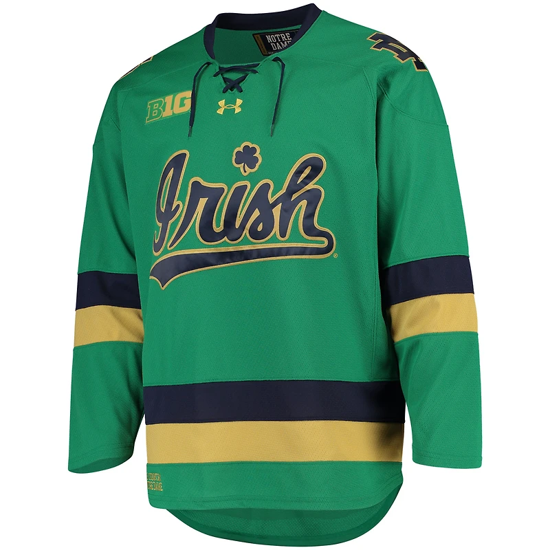 Maillot de hockey réplique Under Armour vert Notre Dame Fighting Irish pour homme